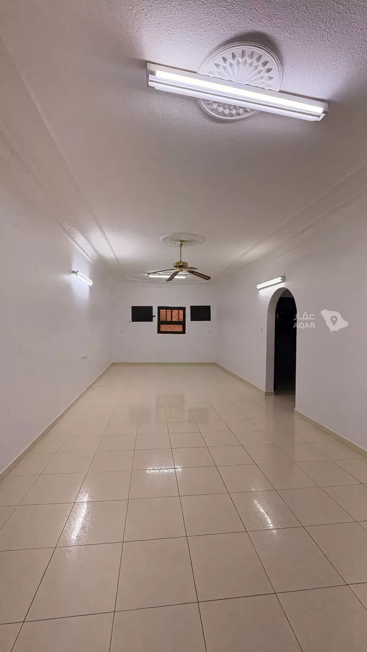 Floor for Rent in Riyadh Al Khaleej 7