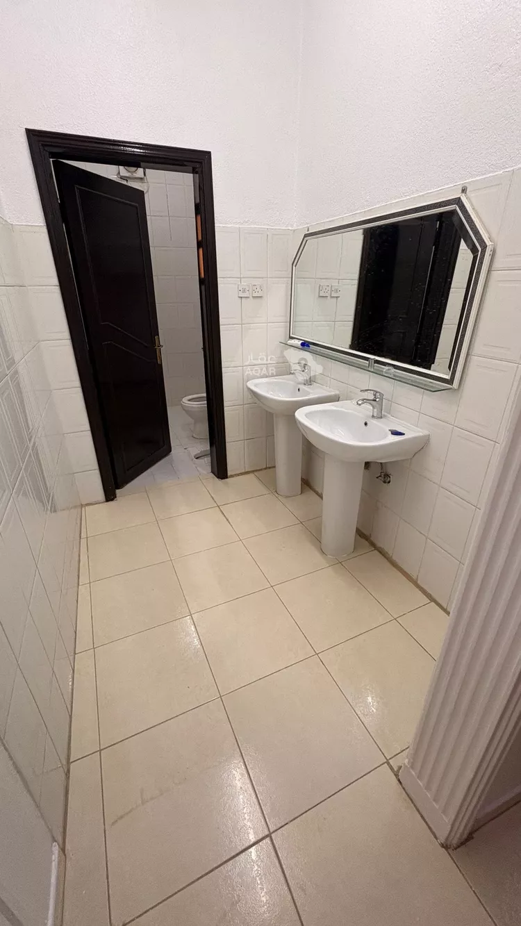 Floor for Rent in Riyadh Al Khaleej 8