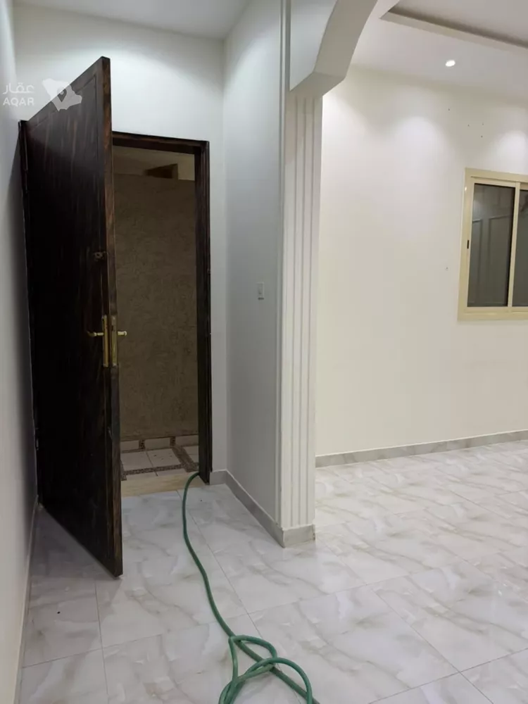 دور للإيجار في شارع عمر بن سعيد, حي البيان, مدينة الرياض, منطقة الرياض صورة 4