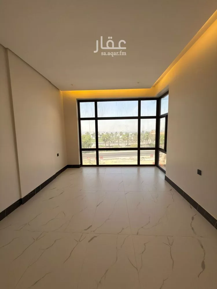 شقة للبيع في شارع الملك عبد الله بن عبدالعزيز, حي الشاطئ الغربي, مدينة الدمام, المنطقة الشرقية صورة 2