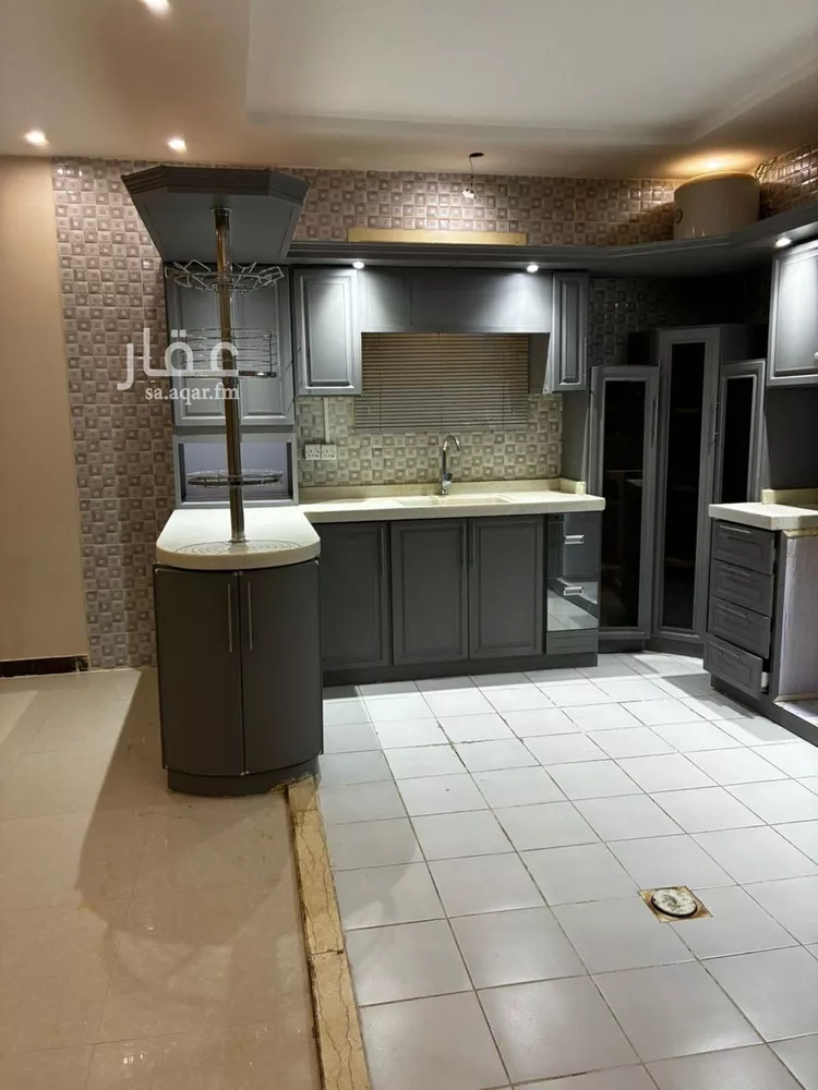 شقة للإيجار في شارع الجميل ابن حاتم, حي ظهرة لبن, مدينة الرياض, منطقة الرياض