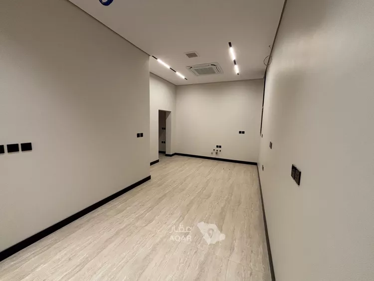 Floor for Sale in Riyadh Al Arid 10