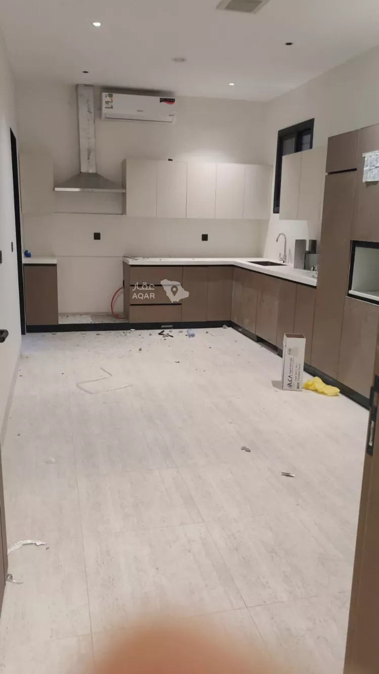 Floor for Rent in Riyadh Al Arid 9