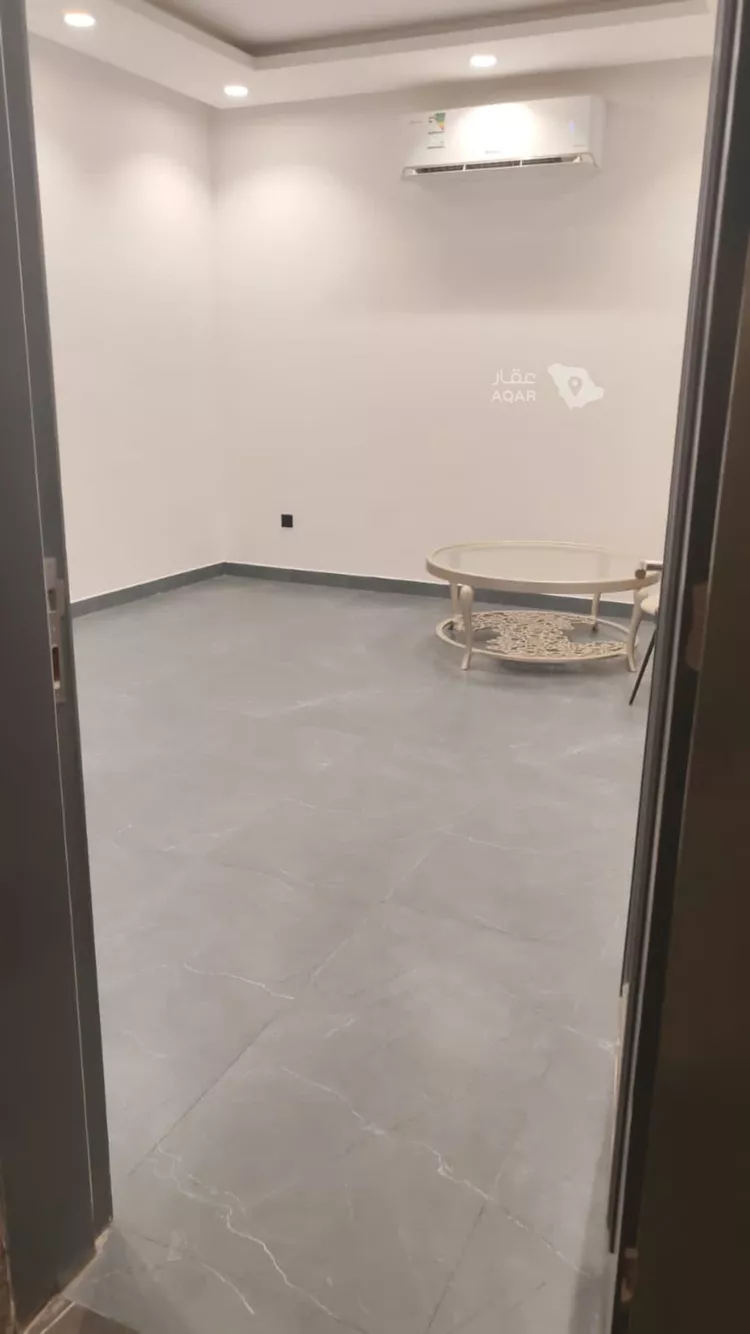 Floor for Rent in Riyadh Al Arid 7