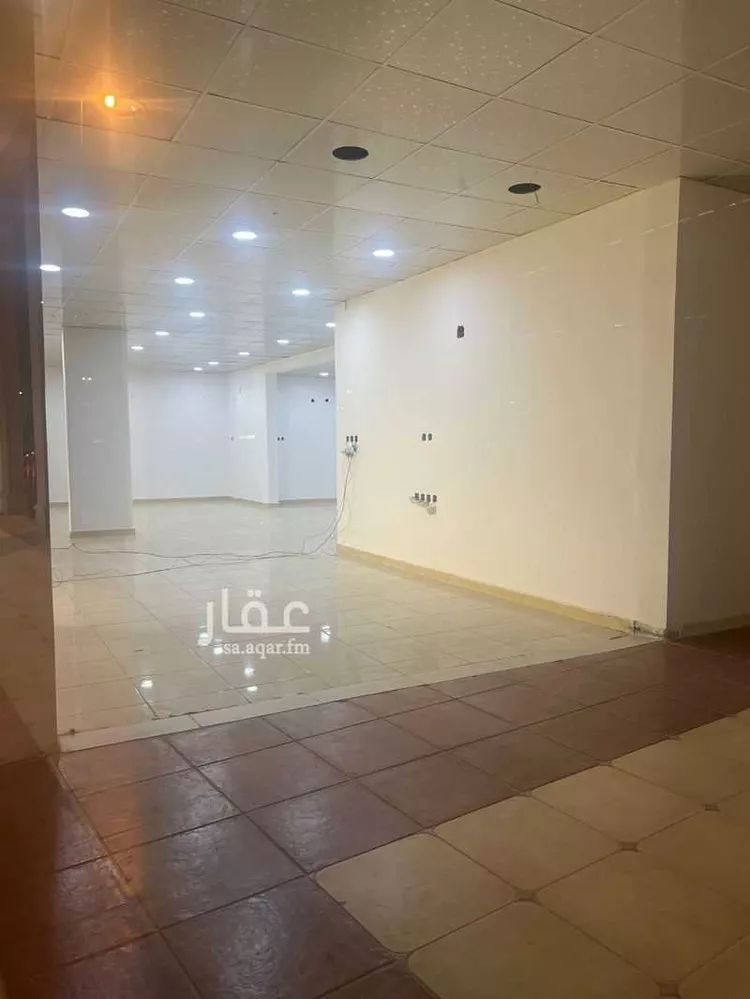 مكتب تجاري للإيجار في شارع سعد بن معاذ, حي الفيصلية, مدينة الدرعية, منطقة الرياض صورة 2