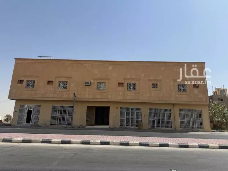 محل للإيجار في شارع عبدالعزيز ال سعود ، العيينة ، الدرعية