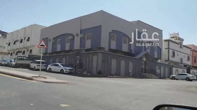 عمارة للبيع في شارع حمزة ابن زيد ، حي ابو بريقاء ، المدينة المنورة ، منطقة المدينة المنورة صورة 3