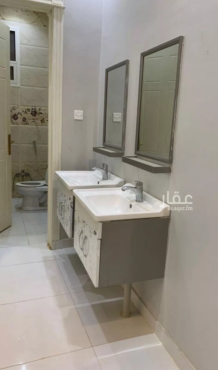 فيلا للبيع في شارع الحكيم السمرقندي, حي بدر, مدينة الرياض, منطقة الرياض صورة 2