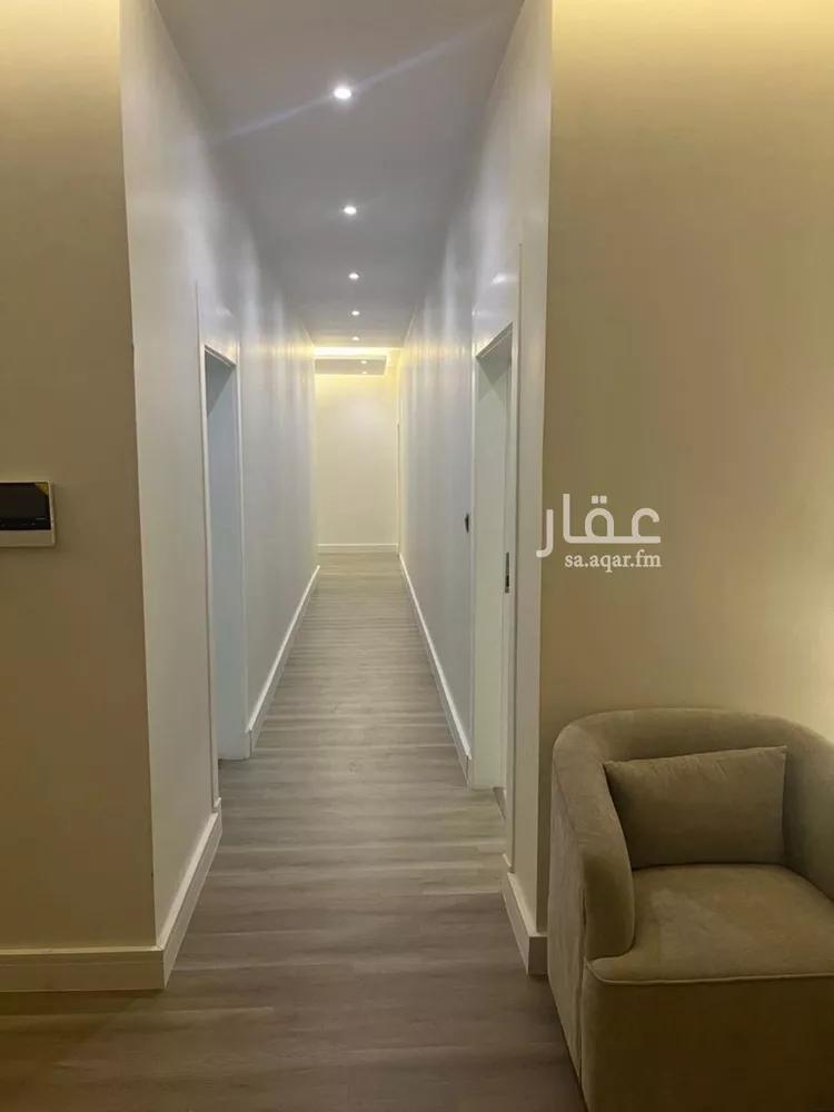 فيلا للبيع في شارع يوسف نعمة الله, حي عكاظ, مدينة الرياض, منطقة الرياض صورة 2