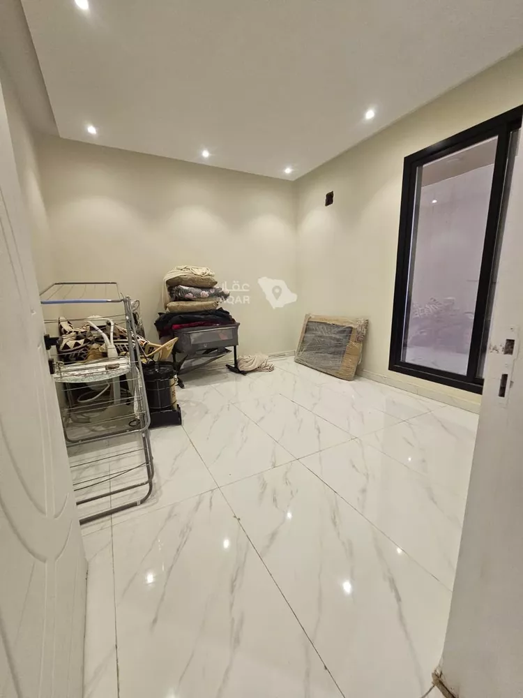 Floor for Sale in Riyadh Ar Rimal 5