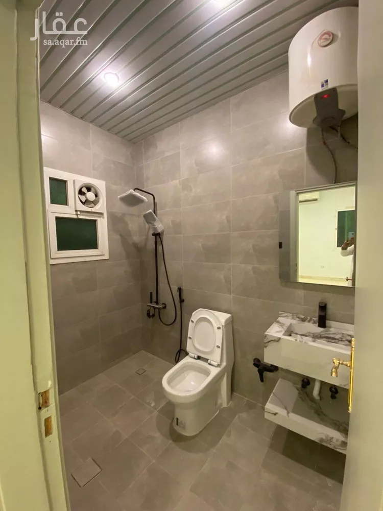 Floor for Rent in Riyadh Al Falah 14