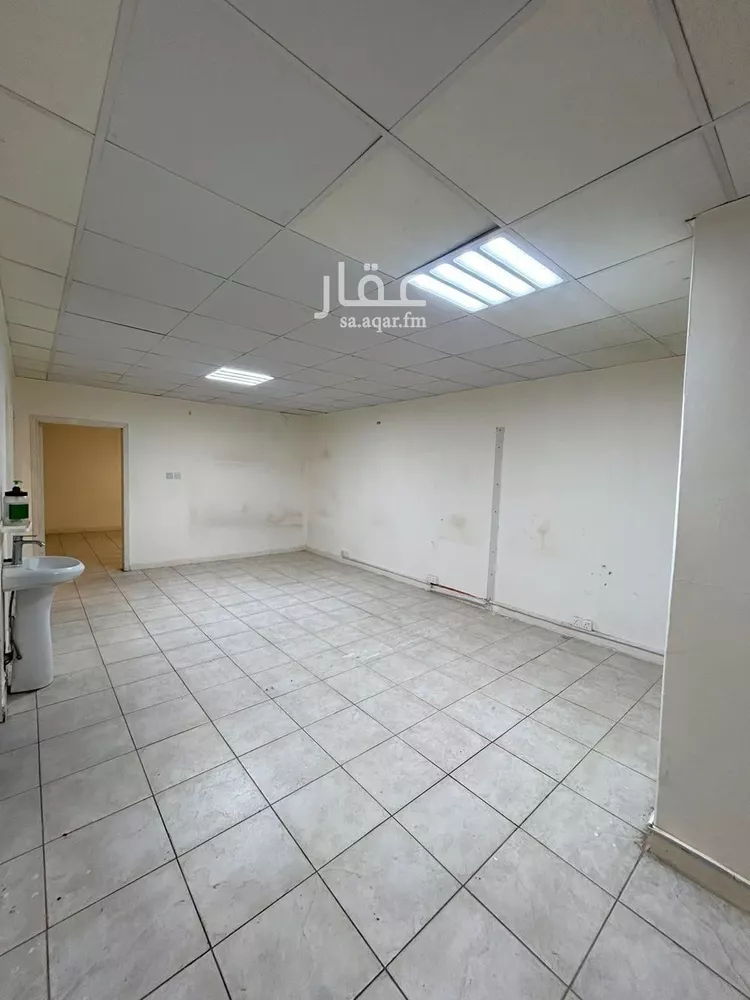 مكتب تجاري للإيجار في شارع الشيخ سلمان بن حمد آل خليفة, حي الملز, مدينة الرياض, منطقة الرياض صورة 3