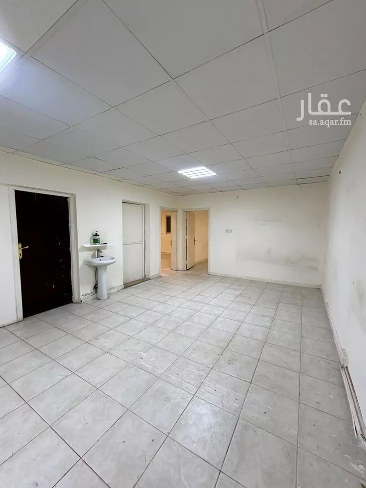 مكتب تجاري للإيجار في شارع الشيخ سلمان بن حمد آل خليفة, حي الملز, مدينة الرياض, منطقة الرياض 8