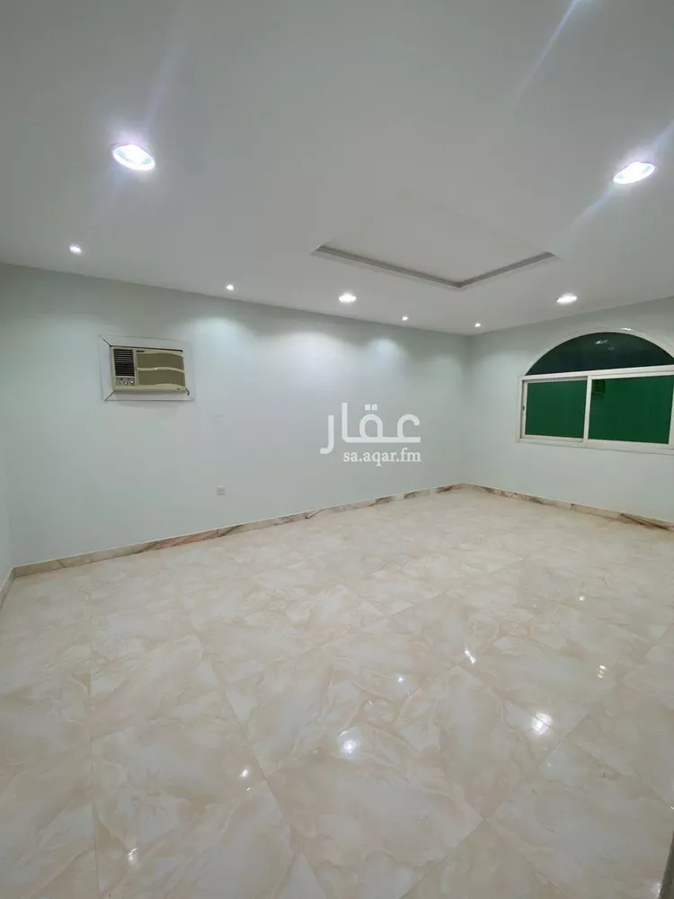 Floor for Rent in Riyadh Al Falah 8