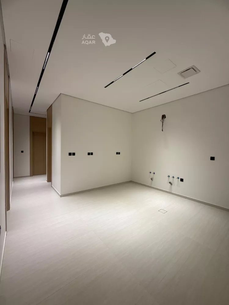 Floor for Sale in Riyadh Al Arid 8