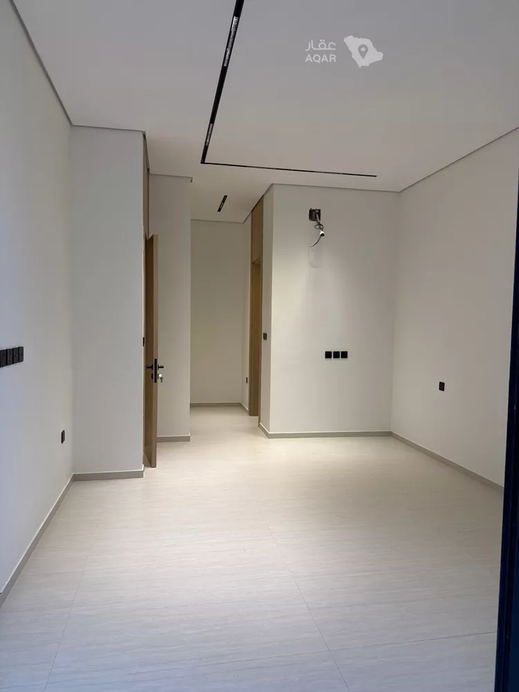 Floor for Sale in Riyadh Al Arid 10