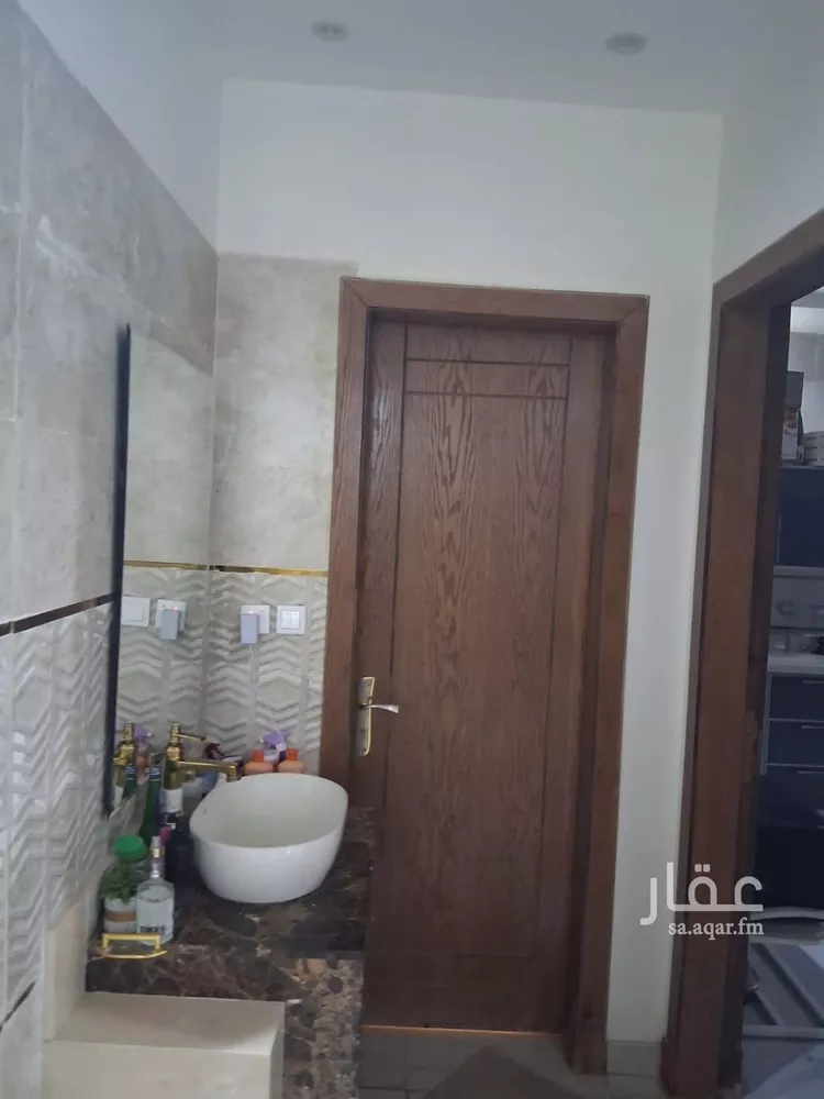 فيلا للبيع في شارع المؤتمن الساجي, حي بدر, مدينة الرياض, منطقة الرياض 9