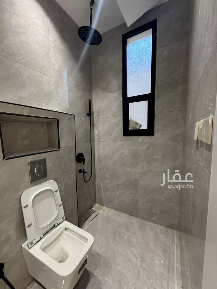 Floor for Sale in Riyadh Al Janadriyah 7