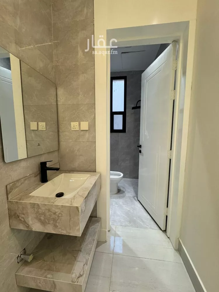 Floor for Sale in Riyadh Al Janadriyah 10