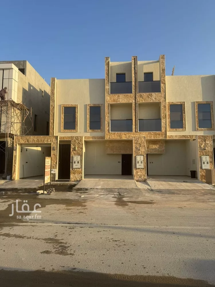 Floor for Sale in Riyadh Al Janadriyah 11