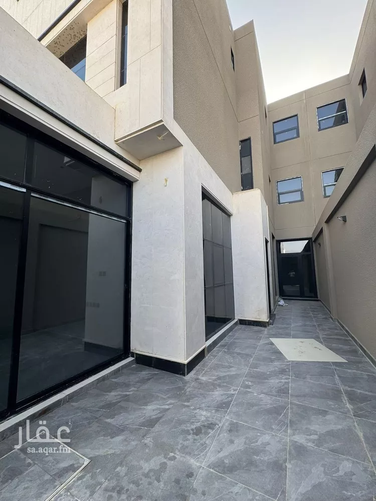 Floor for Sale in Riyadh Al Maizilah