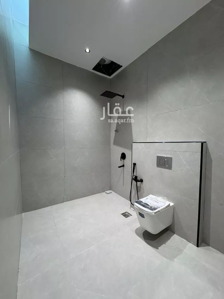 Floor for Sale in Riyadh Al Maizilah 9