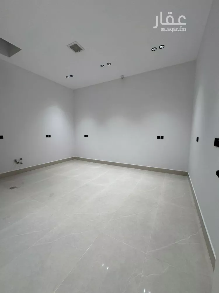 فيلا للبيع في شارع معقل بن عامر, حي الرمال, مدينة الرياض, منطقة الرياض صورة 5