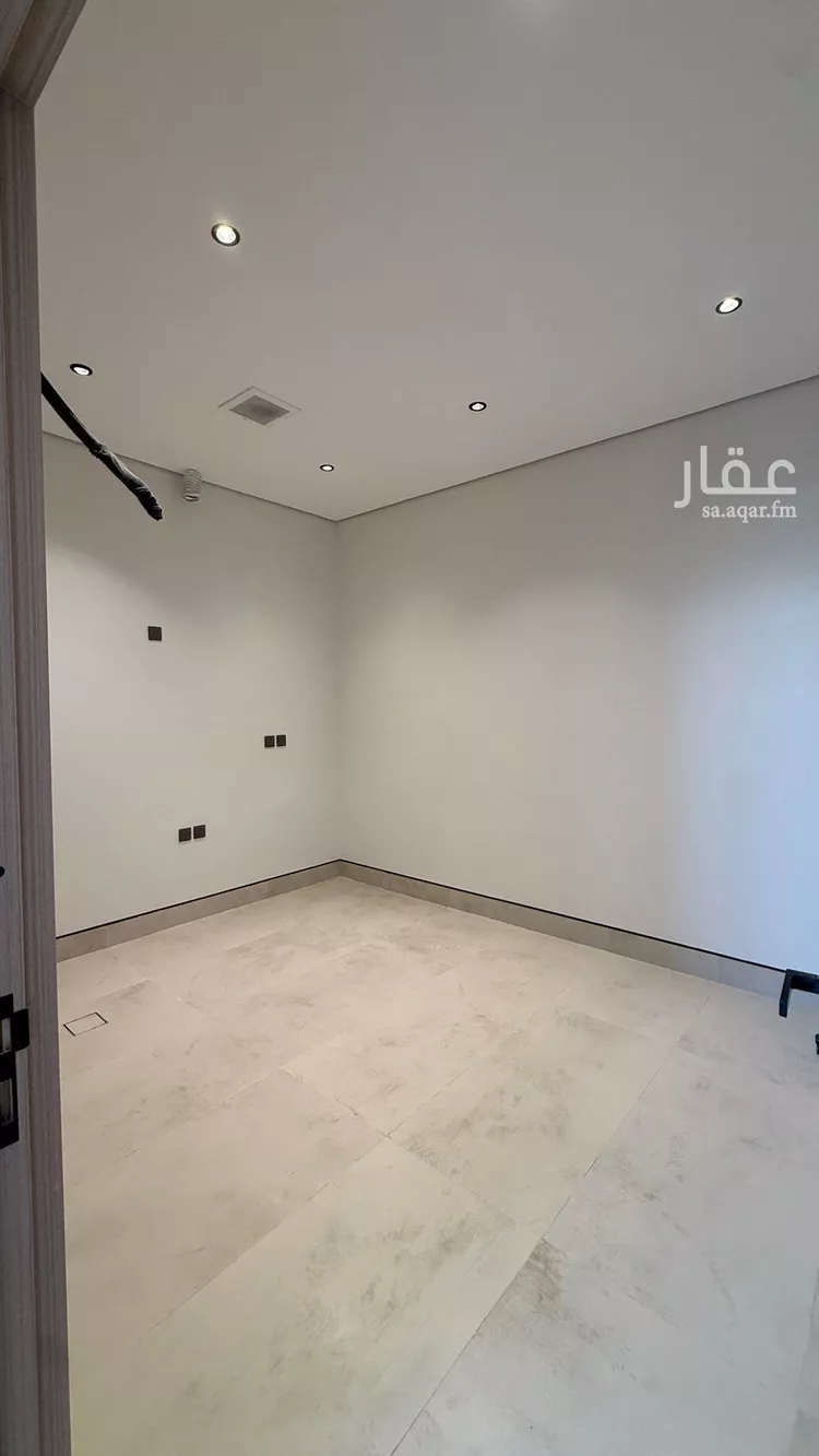 دور للبيع في شارع المراتبي, حي الوادي, مدينة الرياض, منطقة الرياض صورة 5