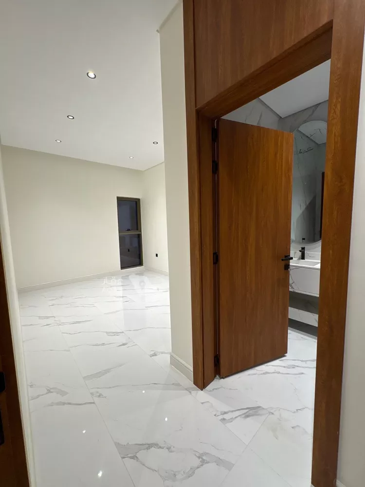 Villa for Sale in Riyadh Al Arid 9