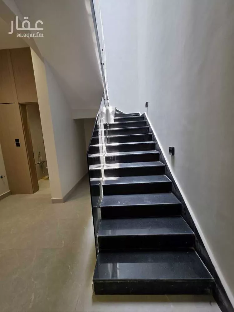 Floor for Sale in Riyadh King Faisal 10