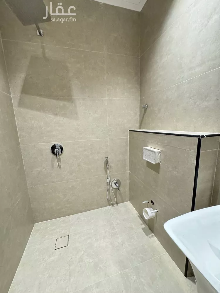 Floor for Sale in Riyadh Ar Rimal 13
