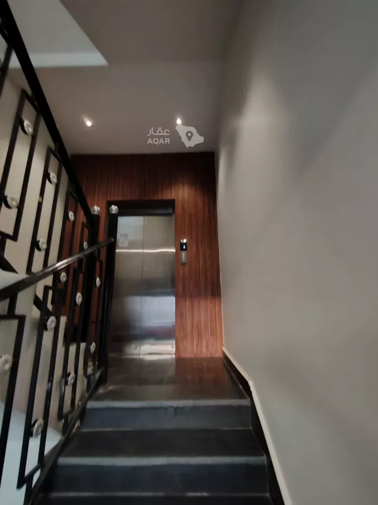 Floor for Sale in Riyadh Al Munsiyah 7