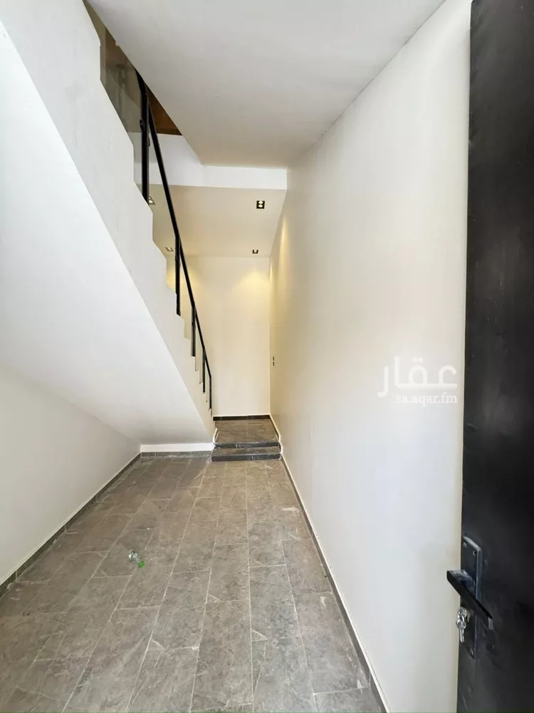 دور للبيع في شارع عبدالله الأنصاري, حي الخليج, مدينة الرياض, منطقة الرياض صورة 2