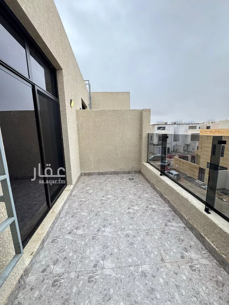 Floor for Sale in Riyadh Ar Rimal 12