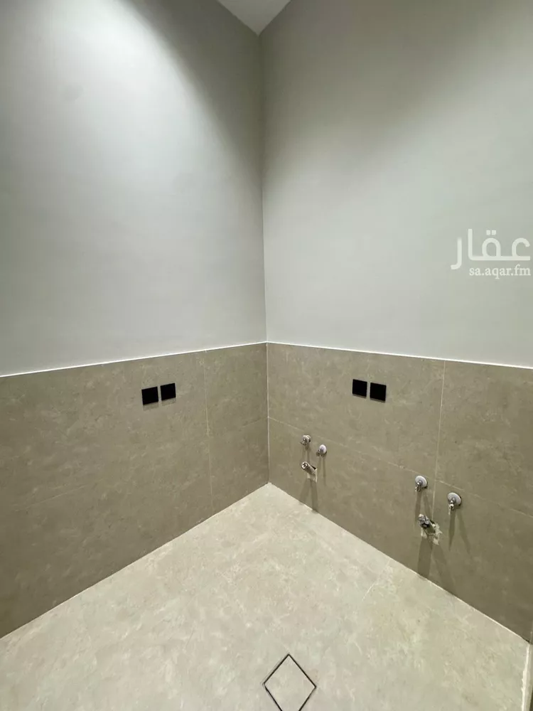 Floor for Sale in Riyadh Ar Rimal 9