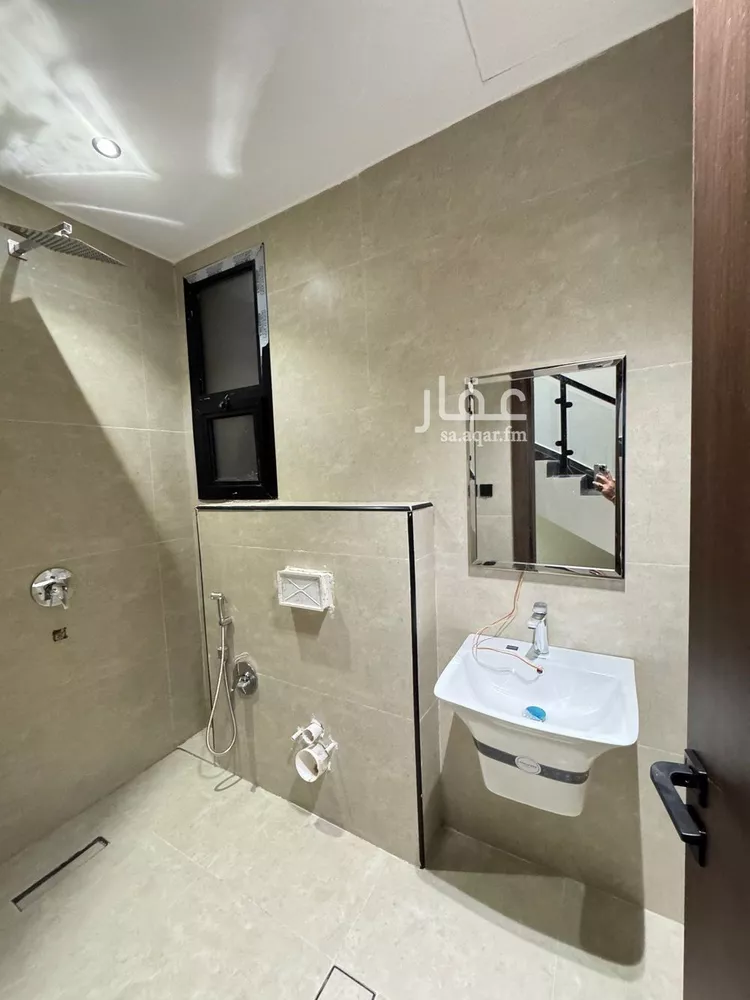 Floor for Sale in Riyadh Ar Rimal 7