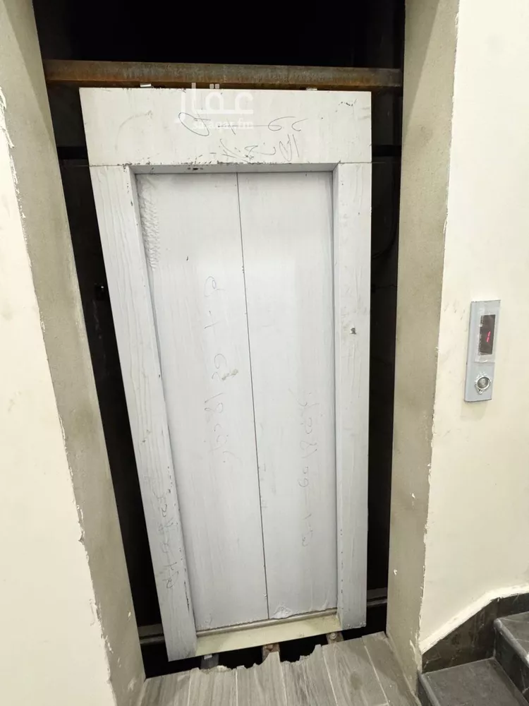 دور للبيع في شارع الكديفة, حي إشبيلية, مدينة الرياض, منطقة الرياض صورة 2