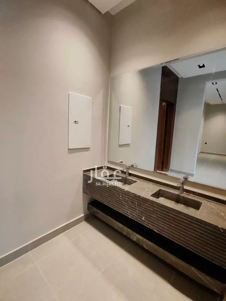 Floor for Sale in Riyadh Al Yarmouk 9