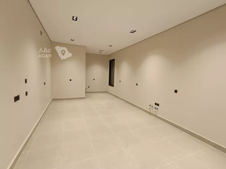 Floor for Sale in Riyadh Al Yarmouk 12