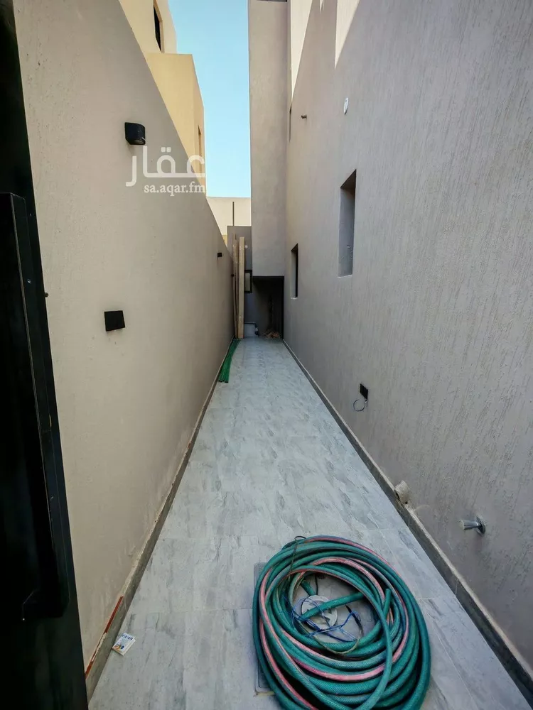 فيلا للبيع في شارع عبيدالله الفقيه, حي الرمال, مدينة الرياض, منطقة الرياض صورة 2