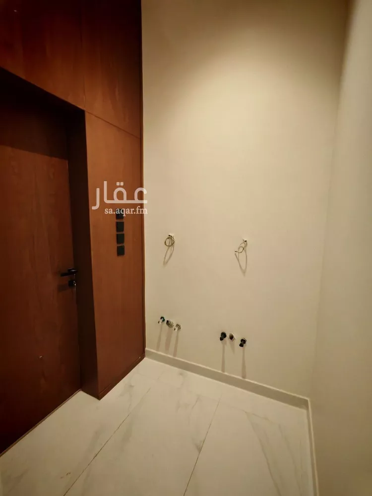 دور للبيع في شارع عبدالله الأنصاري, حي الخليج, مدينة الرياض, منطقة الرياض صورة 3