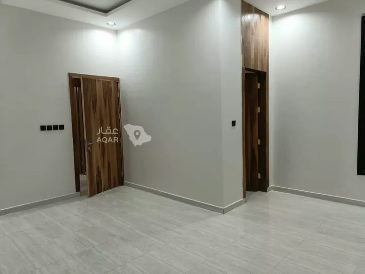 Floor for Sale in Riyadh Al Qadisiyah 11