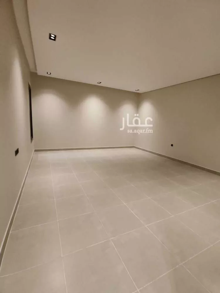 Floor for Sale in Riyadh Al Yarmouk 13