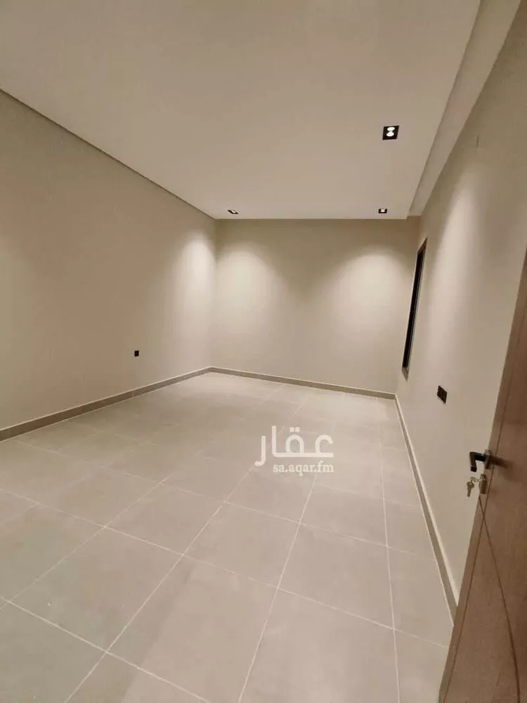 Floor for Sale in Riyadh Al Yarmouk 6