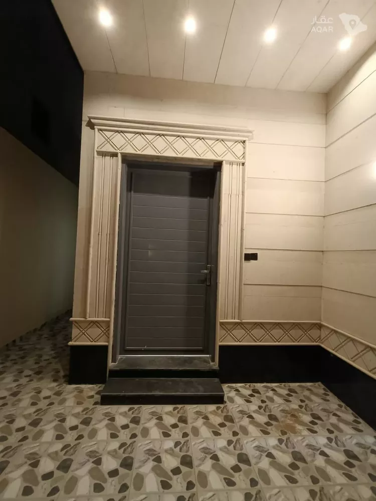 Floor for Sale in Riyadh Al Qadisiyah 3