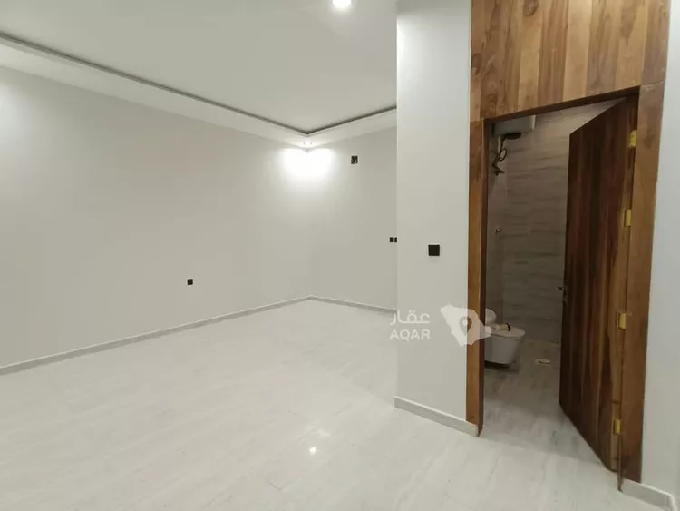 Floor for Sale in Riyadh Al Qadisiyah 7