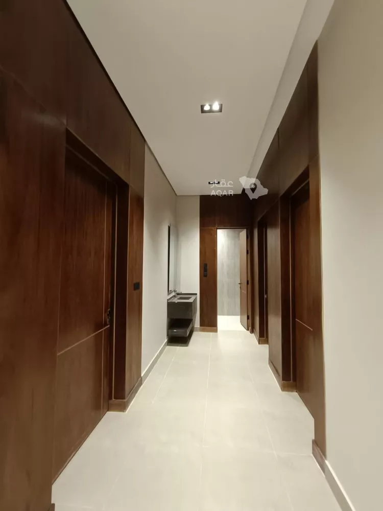 Floor for Sale in Riyadh Al Yarmouk 8