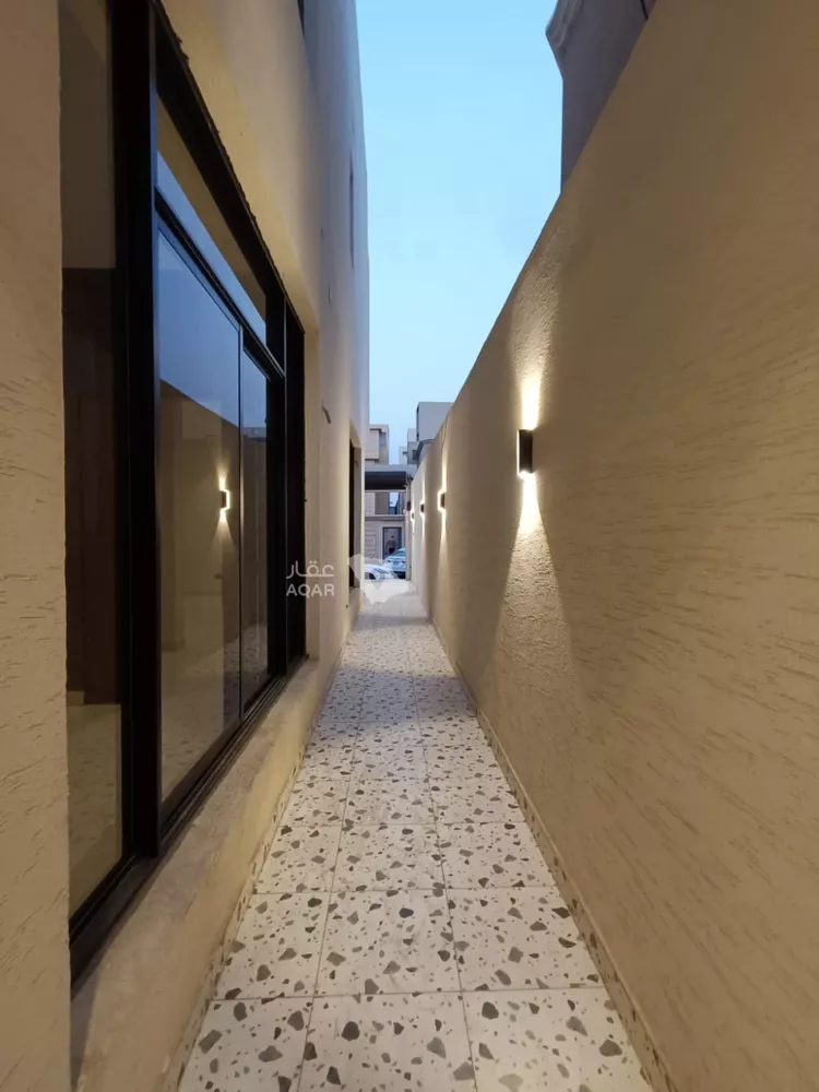 Floor for Sale in Riyadh Al Yarmouk 6