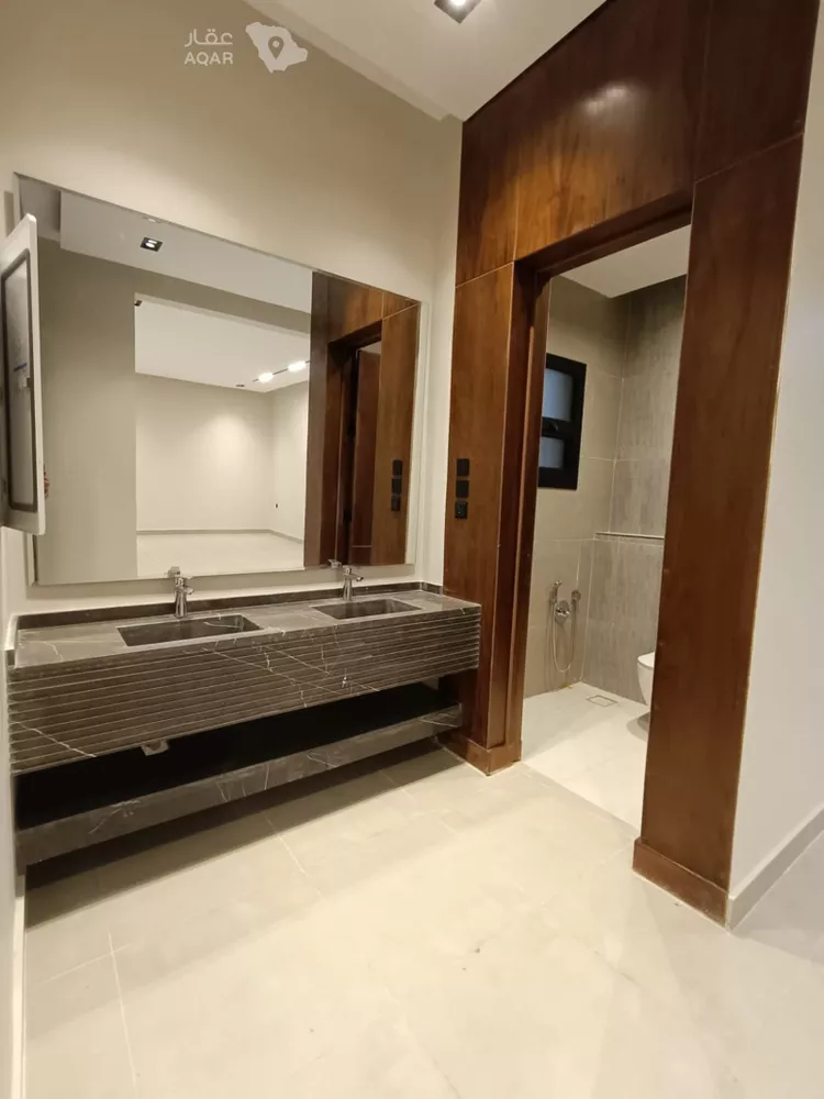 Floor for Sale in Riyadh Al Yarmouk 17