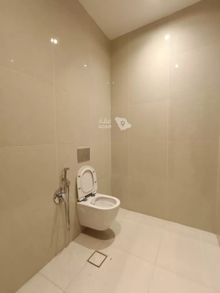 Floor for Sale in Riyadh Al Yarmouk 10